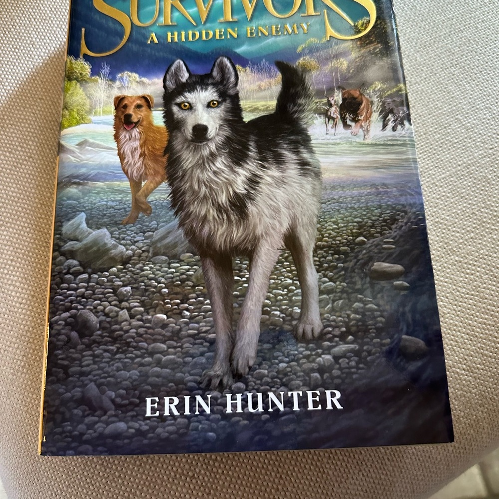 Survivors: A Hidden Enemy by Erin Hunter Hardcover